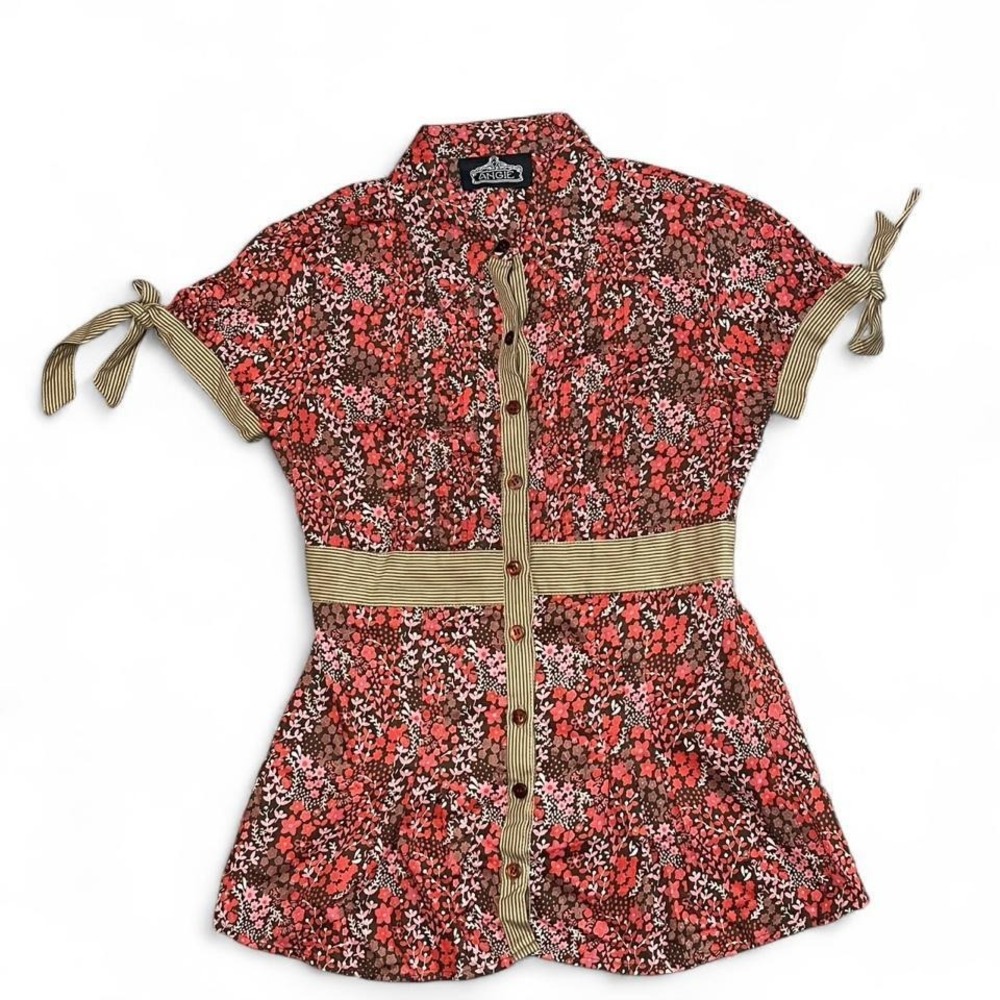 red and brown floral buttondown top with tie sleeves